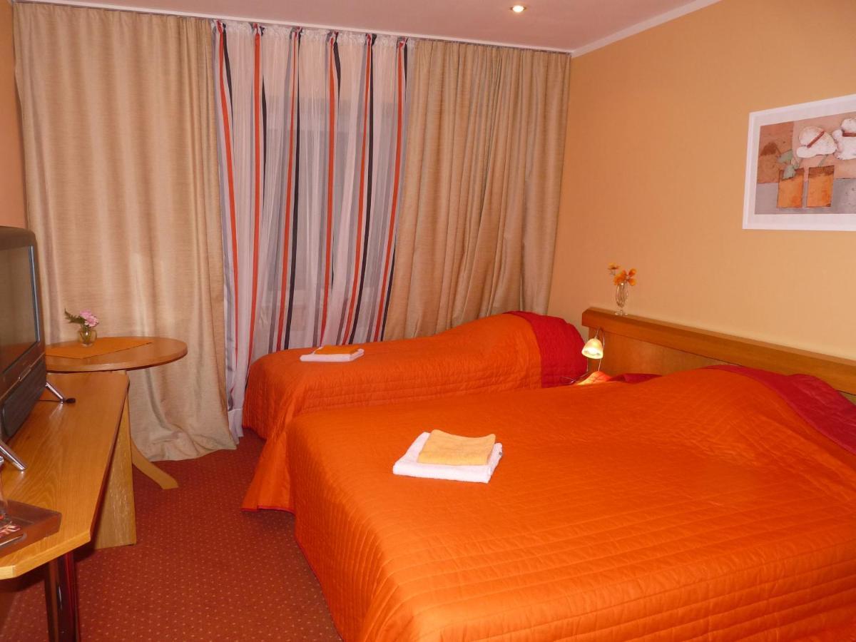 Kardamon Bed and Breakfast Żary Exteriör bild